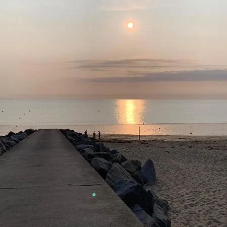 度假居 La Belle Etoile Proche De Granville Ver (Manche)